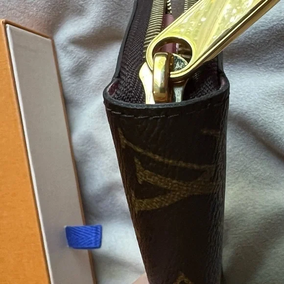 Limited Edition rare Zippy Monogram Vivienne 2020 Holiday Collection Long Wallet - Picture 14 of 14